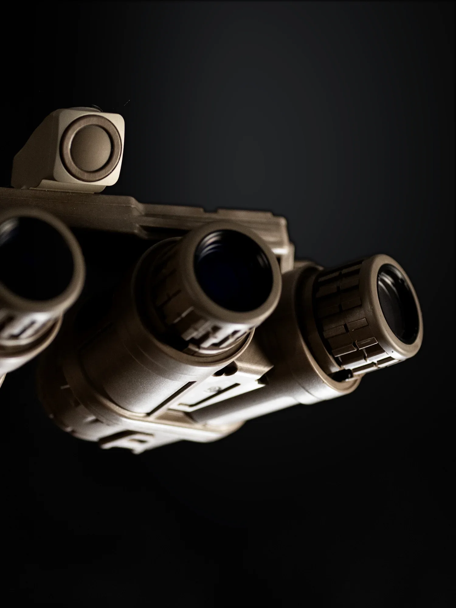 Argus Panoramic Night Vision Goggle (PNVG18) with four white phosphor tubes